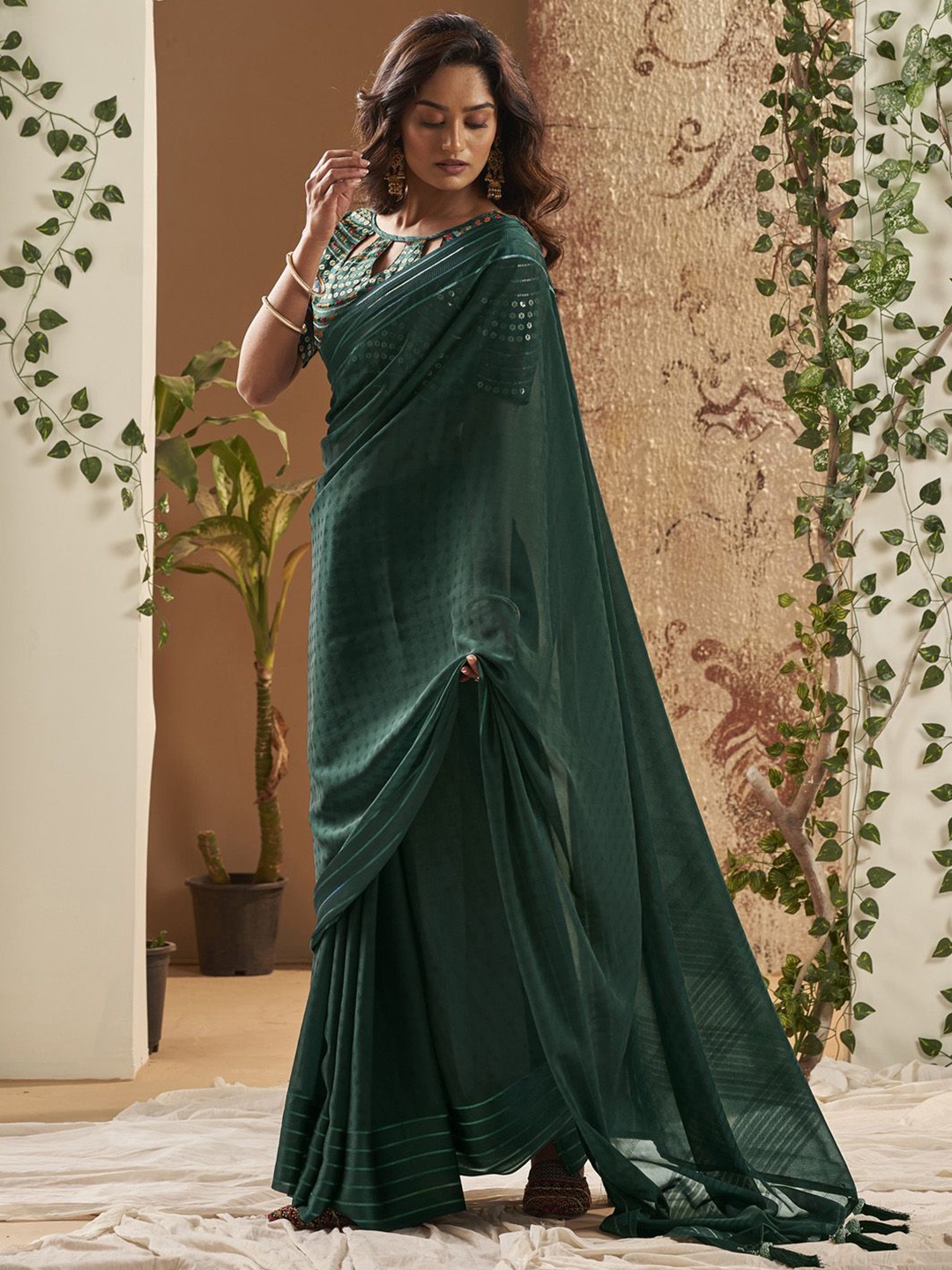 

Mitera Poly Georgette Saree, Green