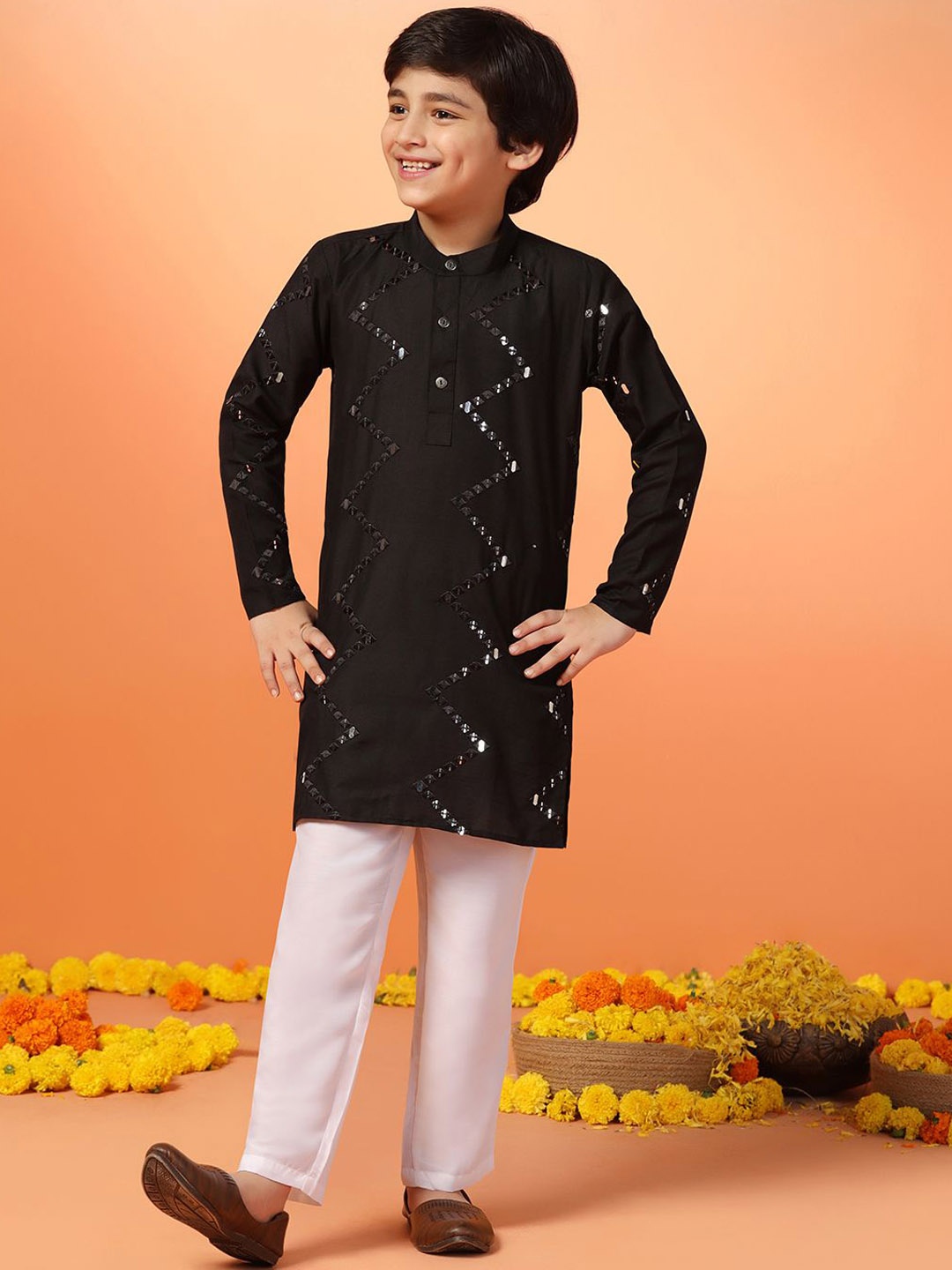 

BAESD Boys Ethnic Motifs Embroidered Regular Thread Work Kurta with Pyjamas, Black