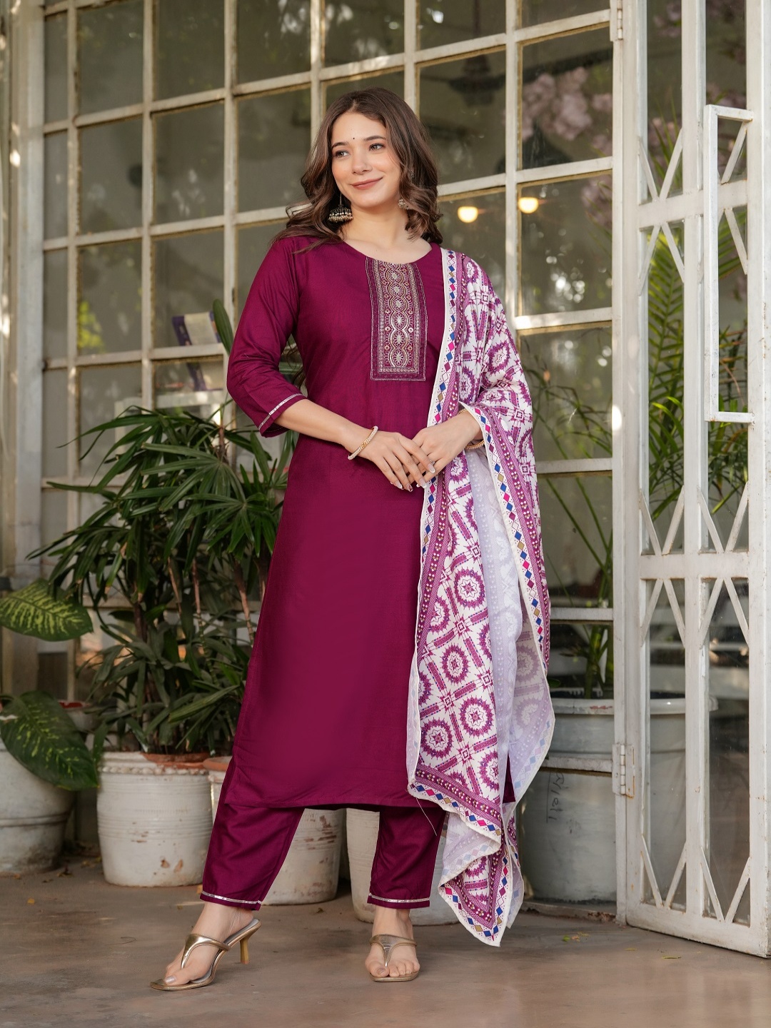 

Nimidiya Women Floral Yoke Design Regular Sequinned Kurta with Trousers & With Dupatta, Burgundy