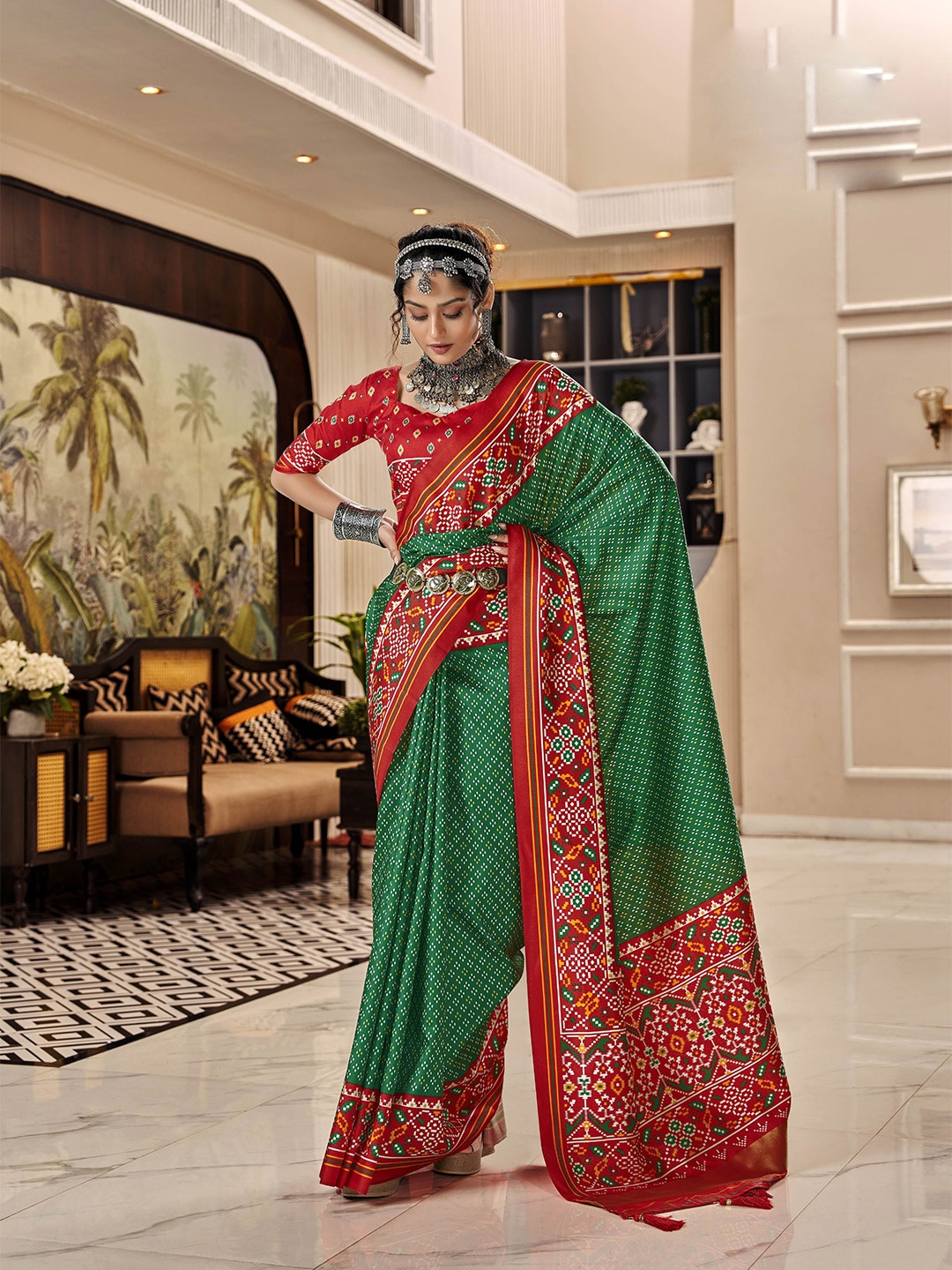 

DIVASTRI Bandhani Silk Blend Patola Saree, Green