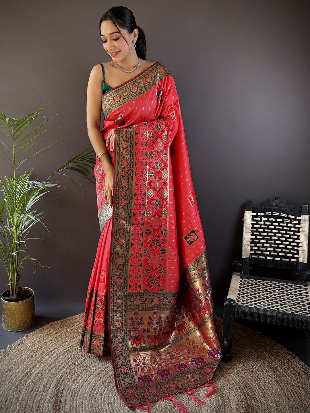 

LeeliPeeri Designer Woven Design Zari Silk Blend Patola Saree, Pink
