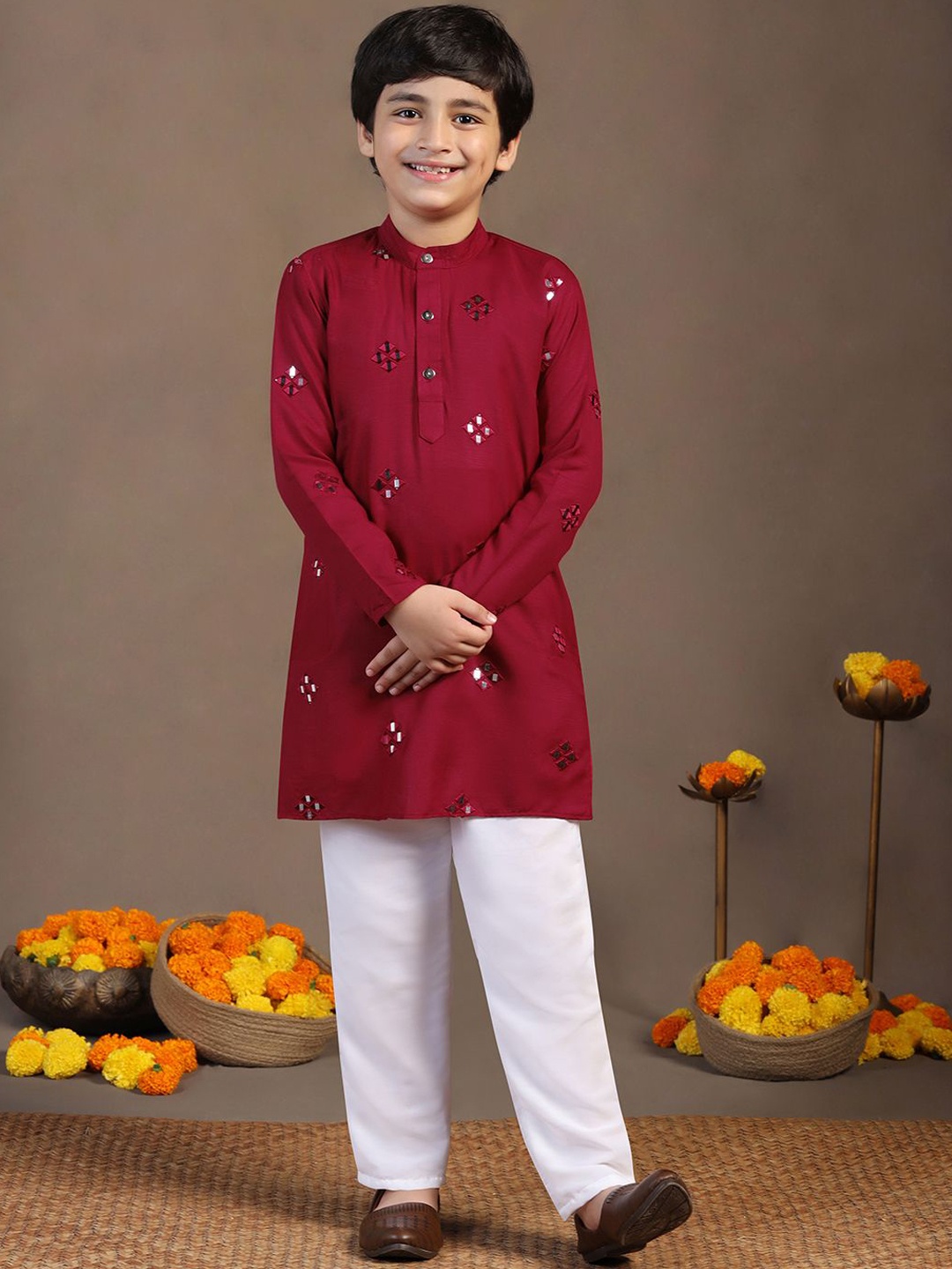 

BAESD Boys Ethnic Motifs Embroidered Regular Kurta with Pyjamas, Red