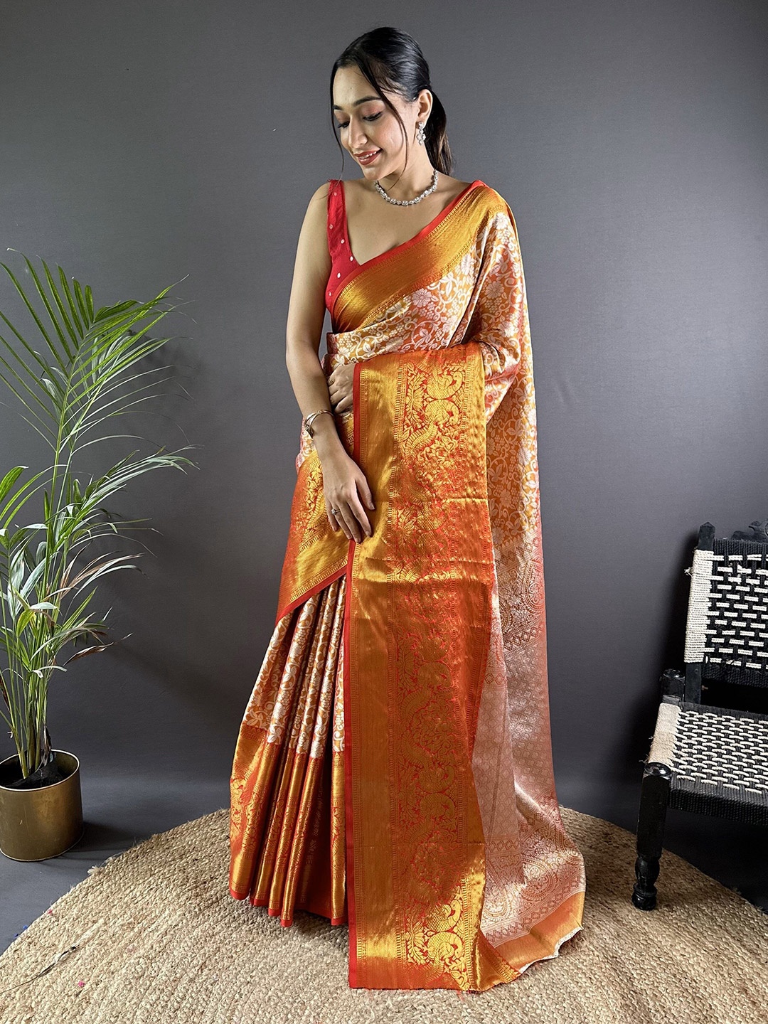 

NIWAA Woven Design Zari Tissue Kanjeevaram Saree, Gold