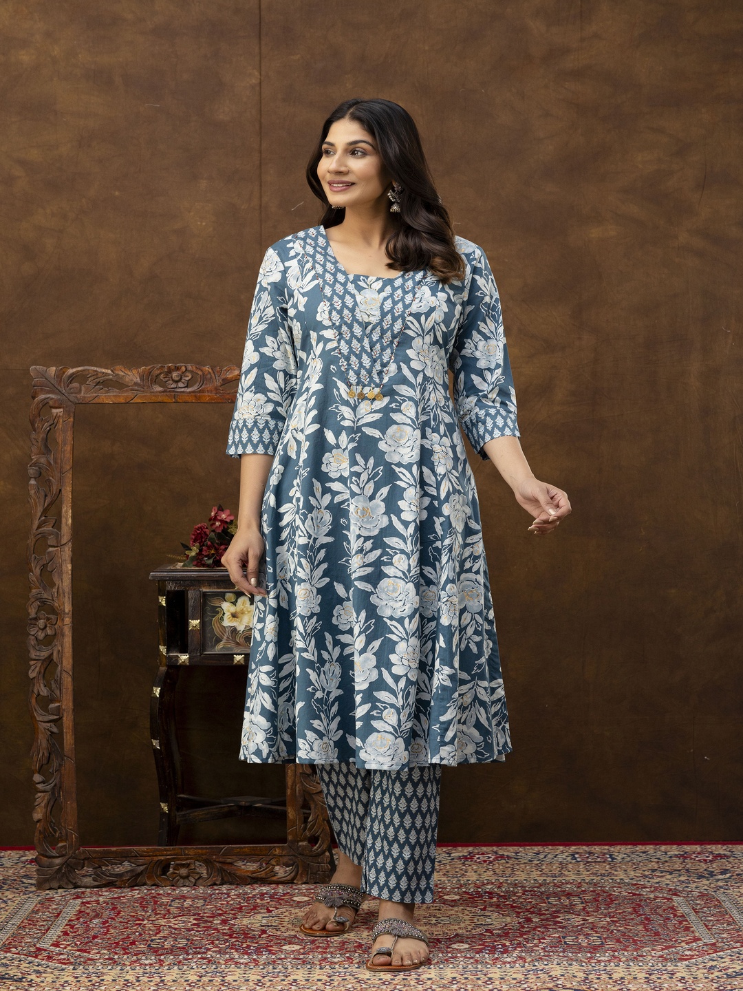 

Jarwal Creators Women Floral Printed Regular Gotta Patti Kurta with Trousers, Teal
