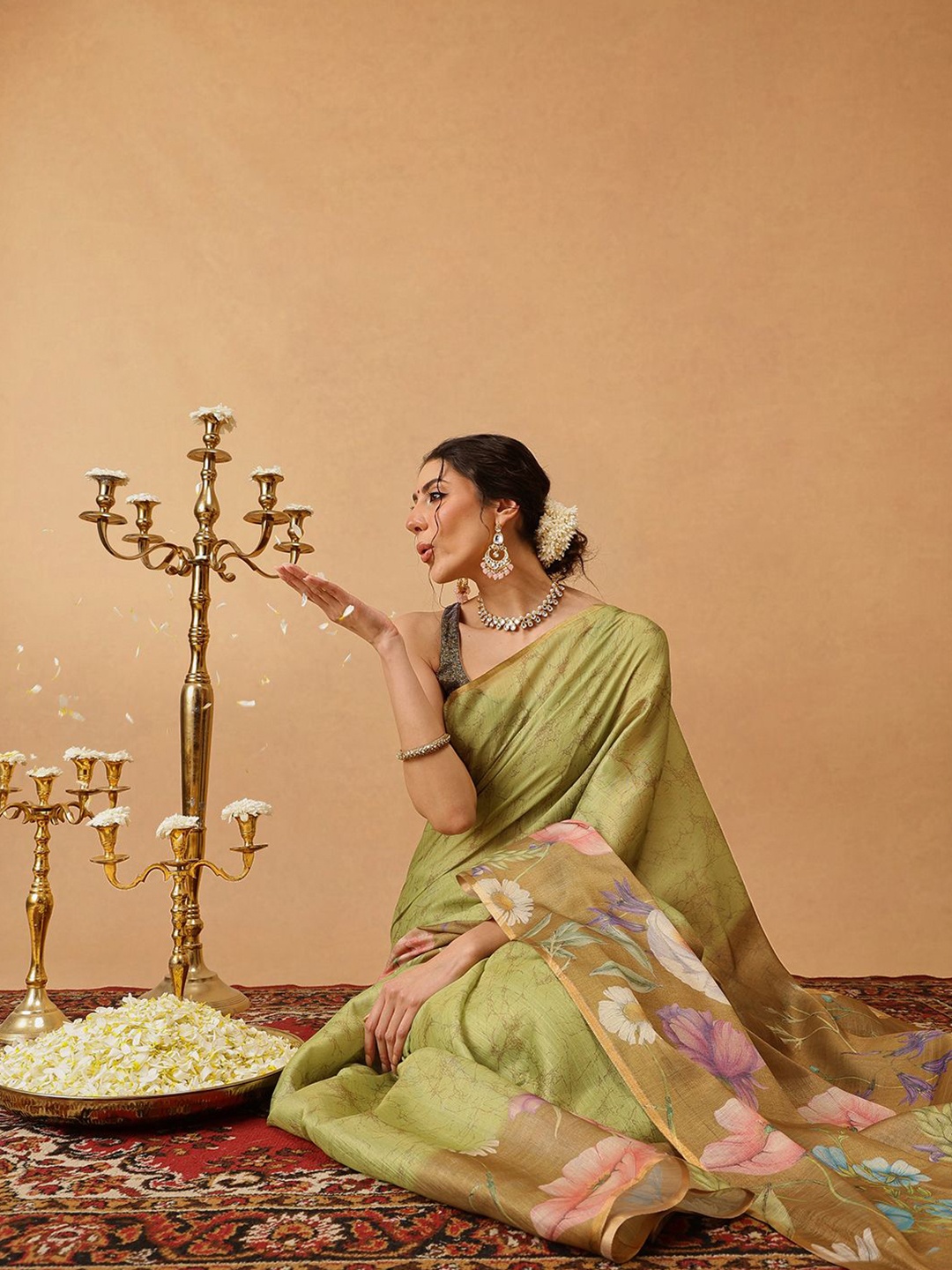 

Silk Land Floral Chnaderi Cotton Digital Print Saree, Olive