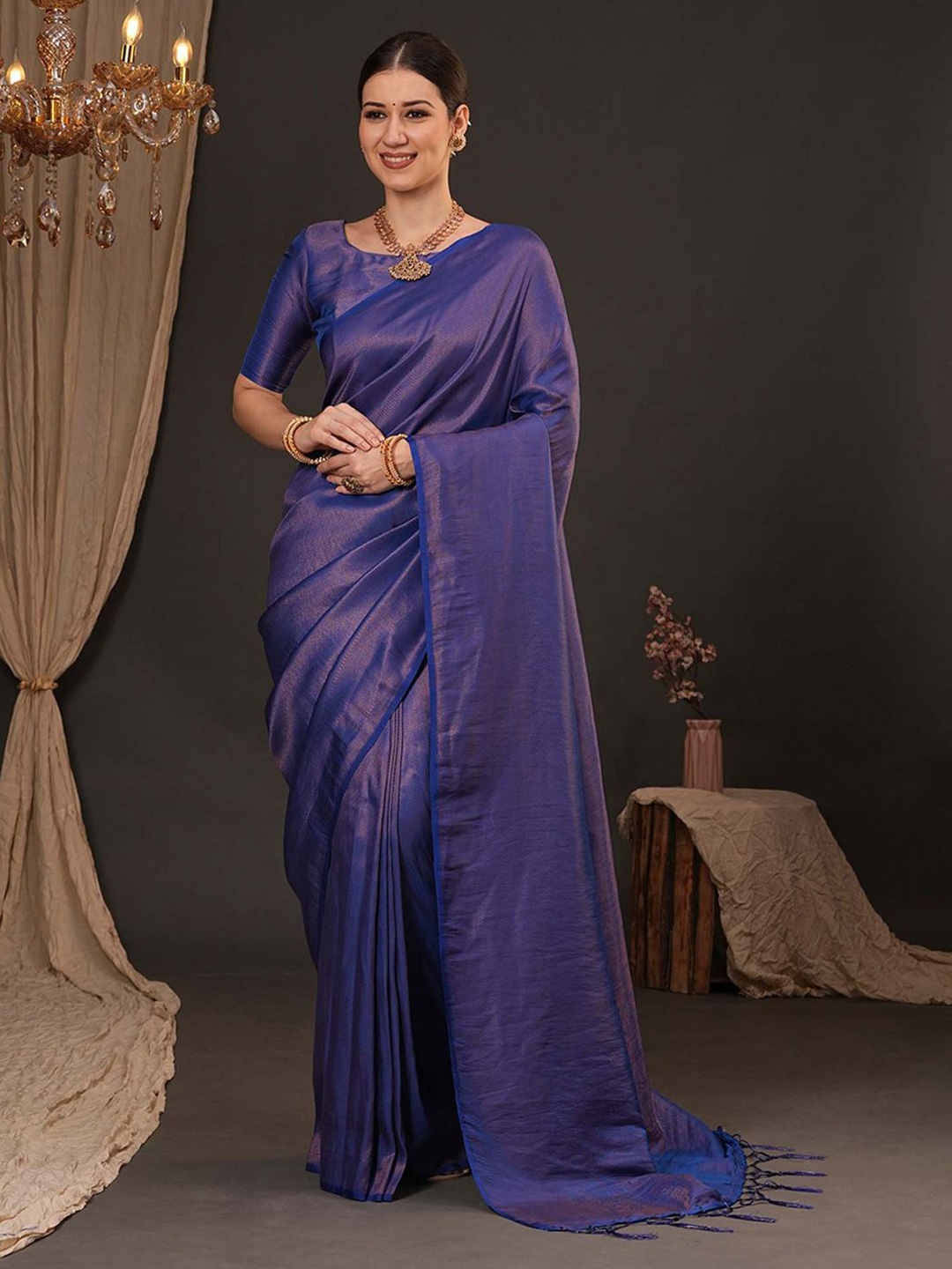 

Mitera Woven Design Silk Blend Kanjeevaram Saree, Navy blue