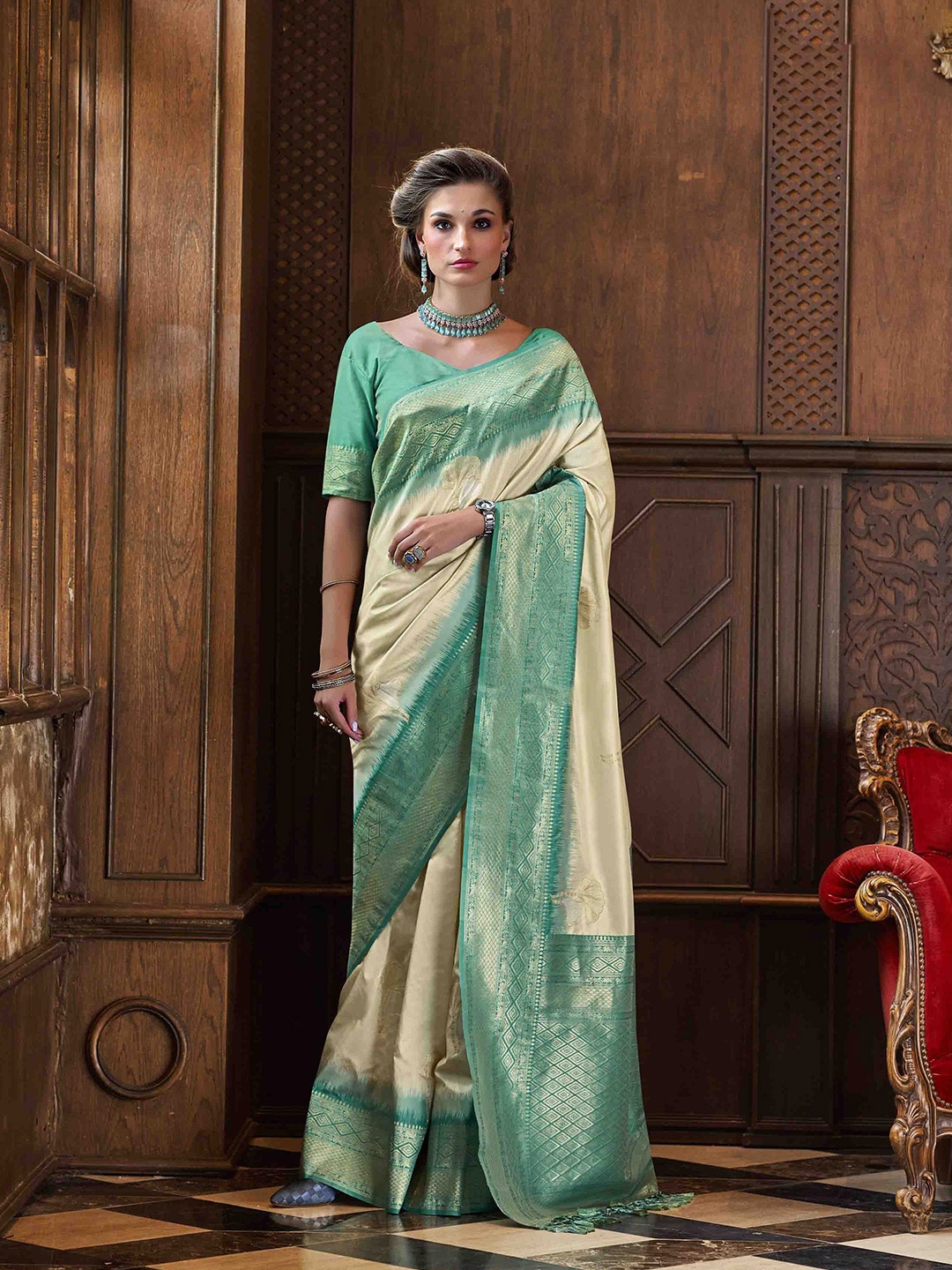 

DIVASTRI Woven Design Zari Linen Blend Saree, Beige