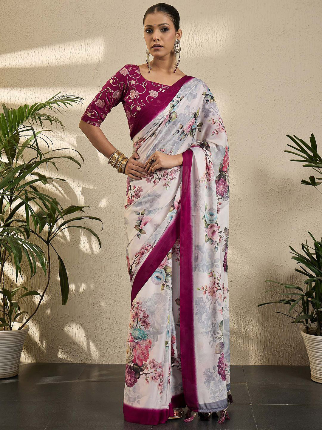 

Mitera Floral Poly Georgette Block Print Saree, Off white