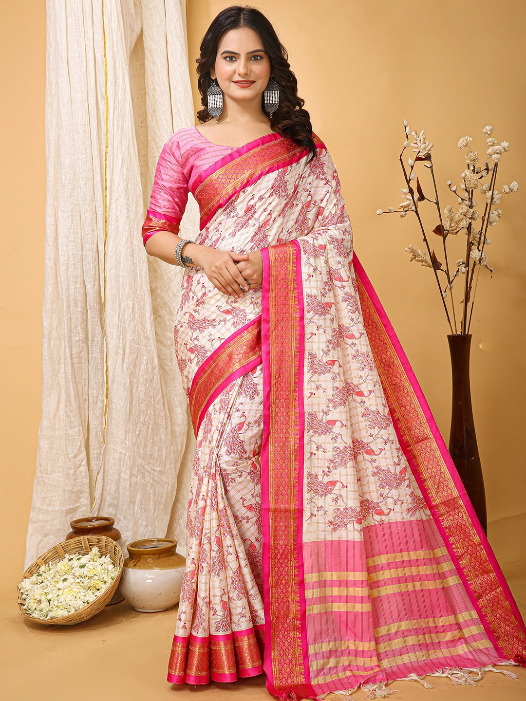 

DIVASTRI Floral Zari Silk Cotton Chanderi Saree, White