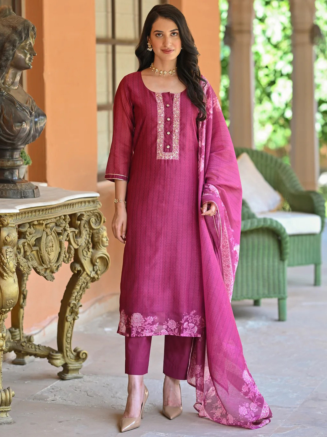 

ZIBLON Women Printed Regular Thread Work Kurti with Trousers & With Dupatta, Pink