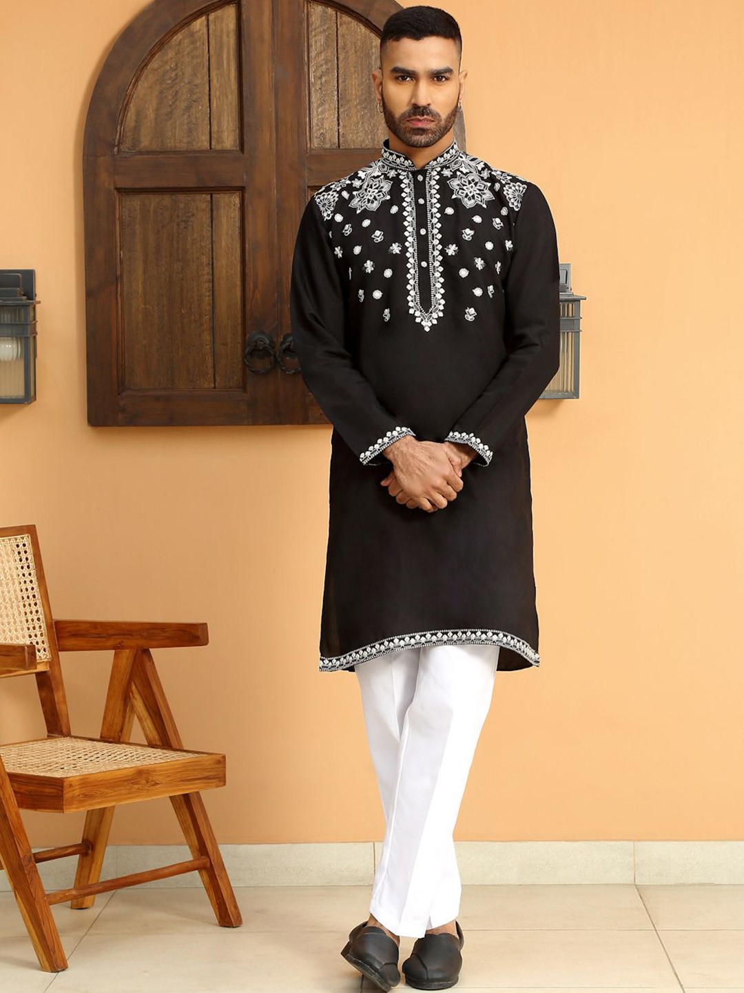 

KRAFT INDIA LUXE Men Ethnic Motifs Embroidered Regular Sequinned Kurta with Trousers, Black