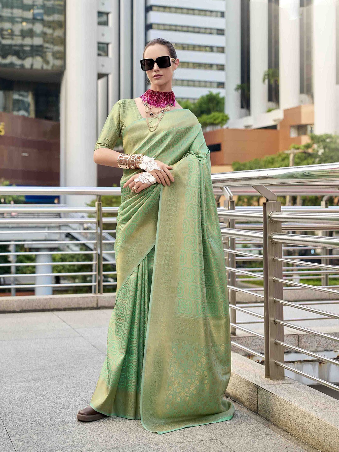 

DIVASTRI Woven Design Zari Silk Blend Kanjeevaram Saree, Sea green