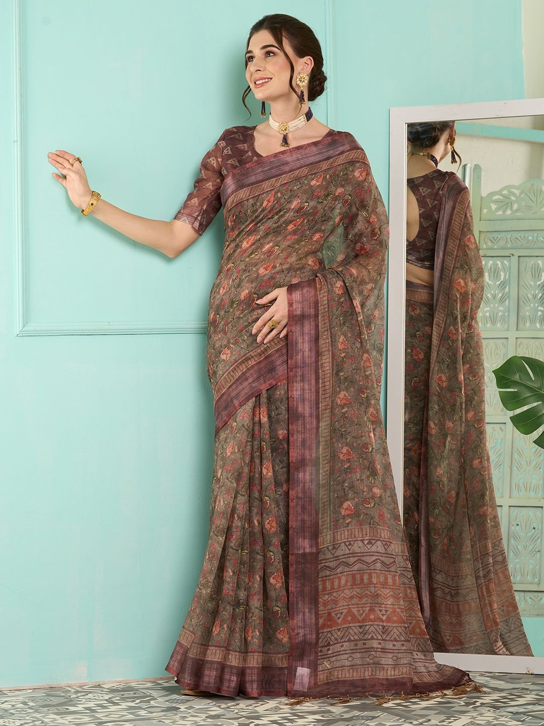 

Mitera Floral Linen Blend Banarasi Saree, Brown