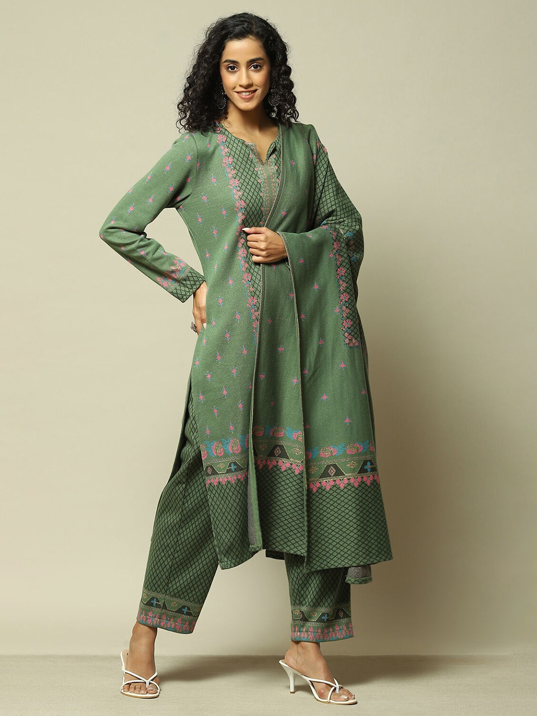 

Rangriti Women Printed Regular Kurti with Palazzos & With Dupatta, Green