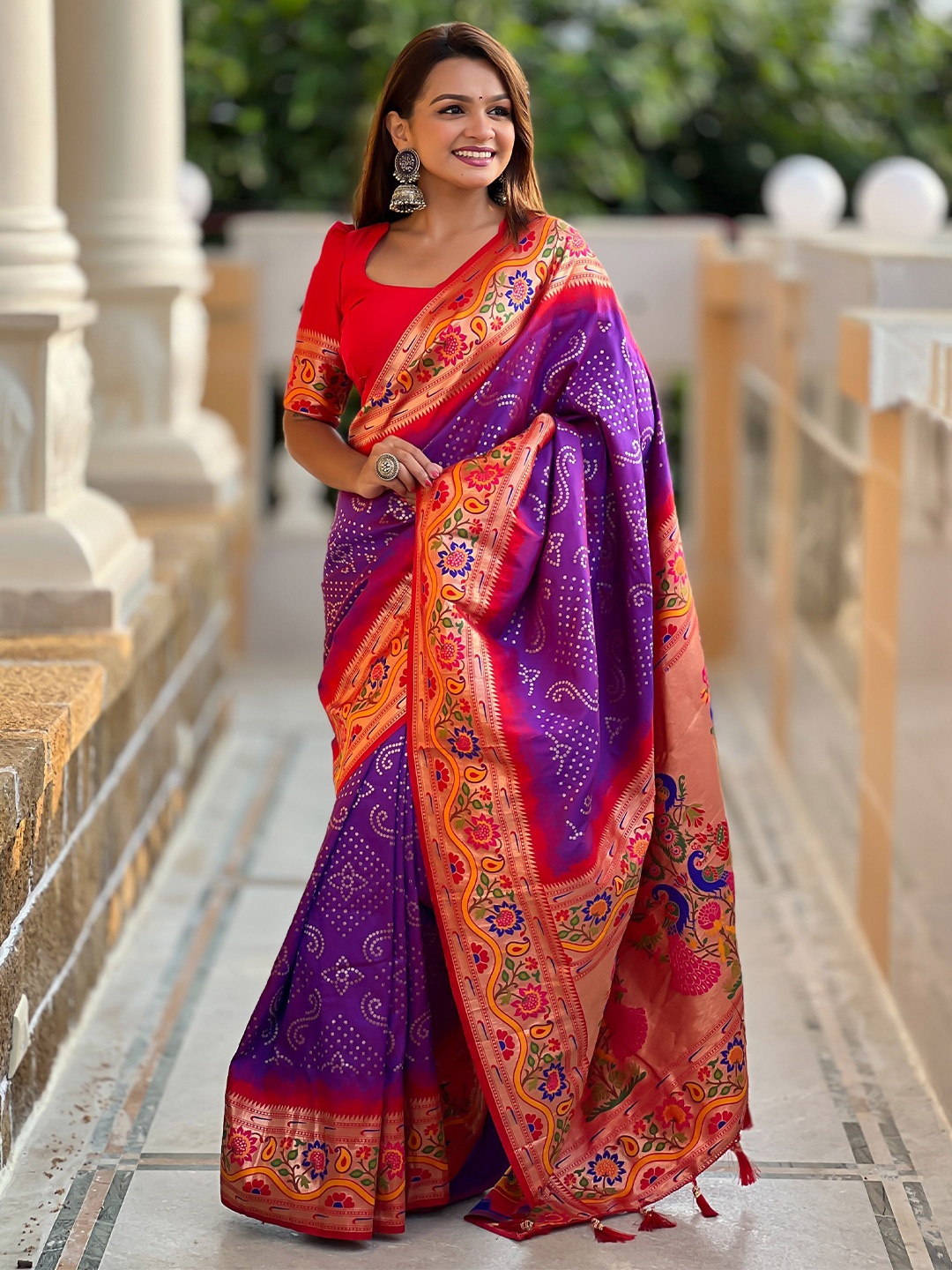 

Ekta Textiles Woven Design Zari Pure Silk Bandhani Saree, Violet