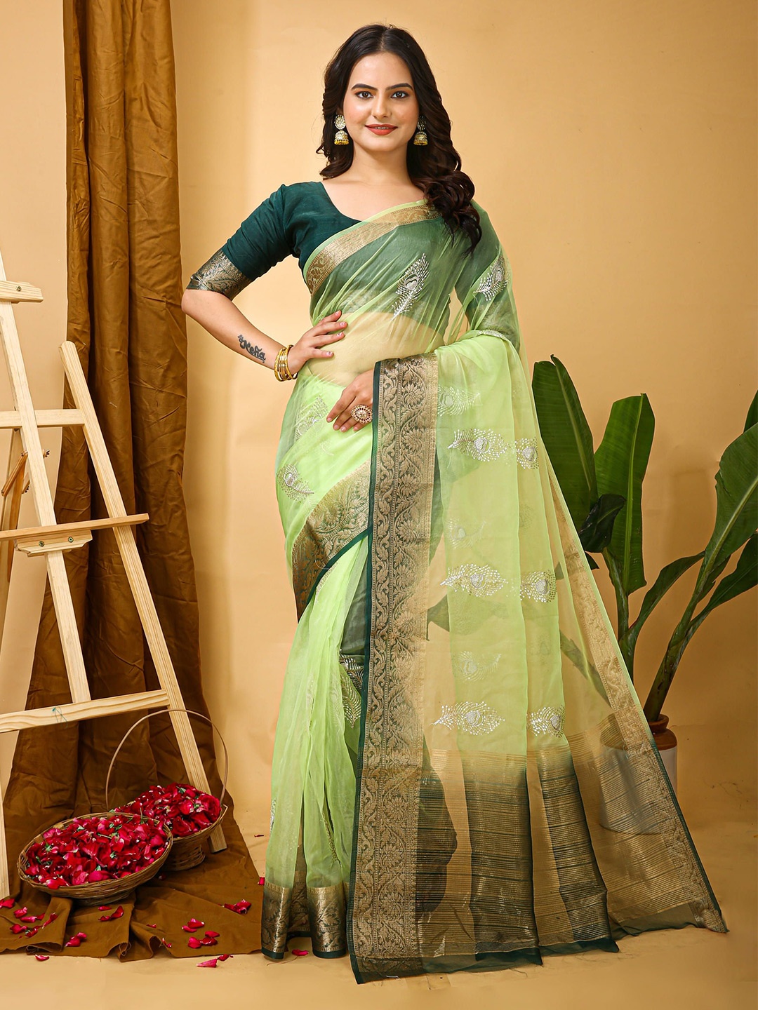 

HI FI NX Ethnic Motifs Zari Tissue Saree, Green