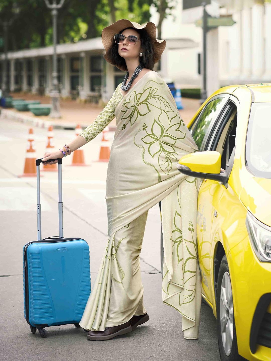 

DIVASTRI Floral Satin Saree, Beige