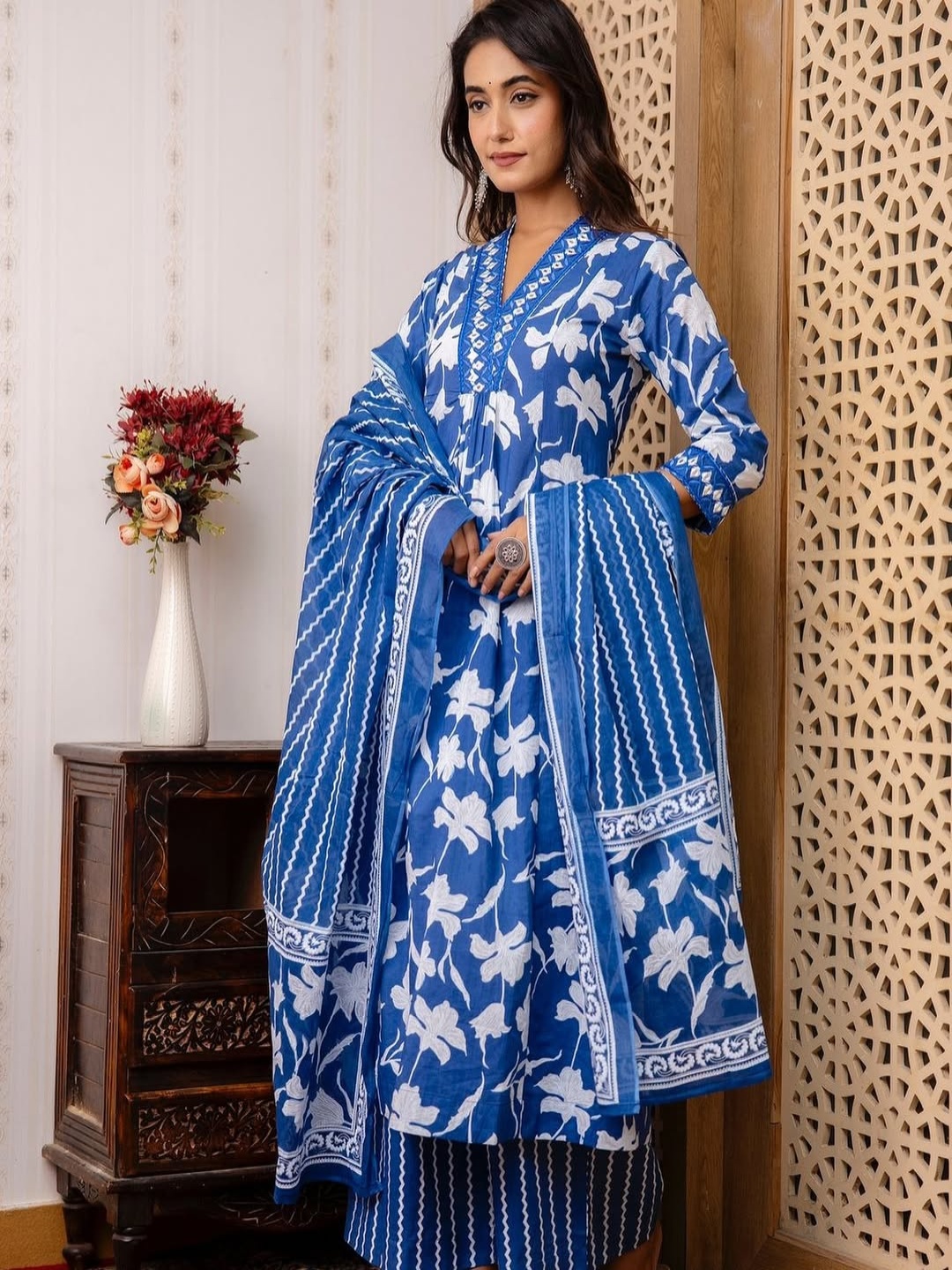 

Swaranjali Women Floral Printed Pleated Mirror Work Pure Cotton Kurta with Palazzos & With Dupatta, Blue