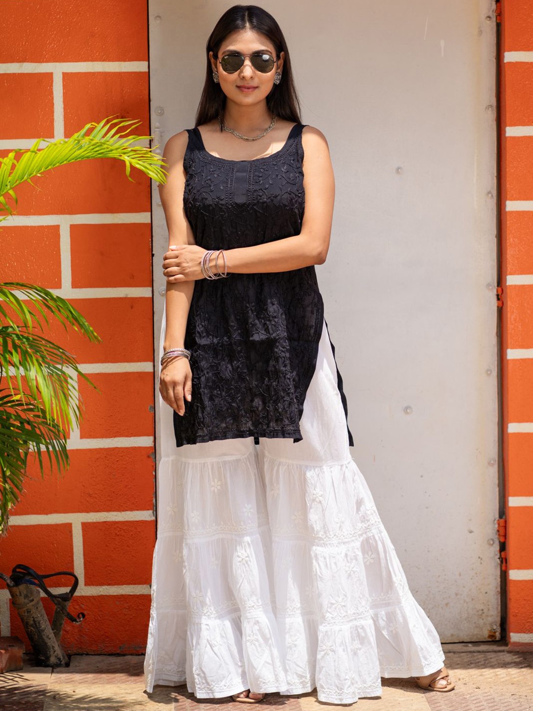 

Club Loom Floral Embroidered Sleeveless Chikankari Cotton Straight Kurta, Black