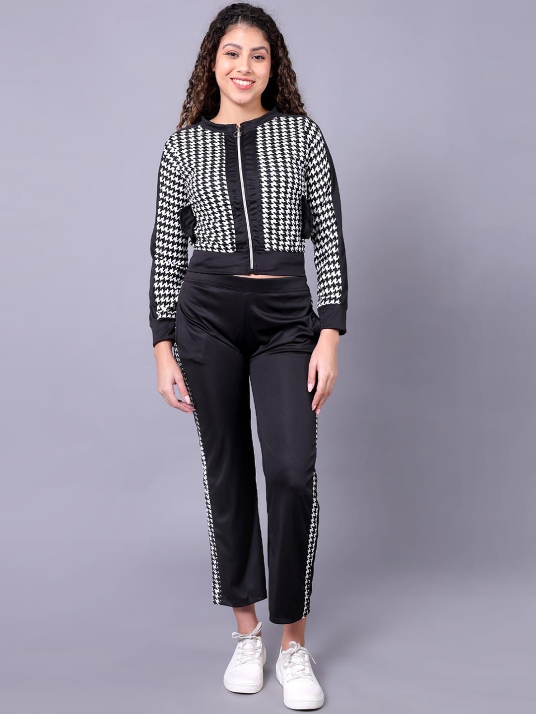 

FELLAMO Geoemtric Printed Shoulder Straps Cami Top With Trousers And Jacket, Black