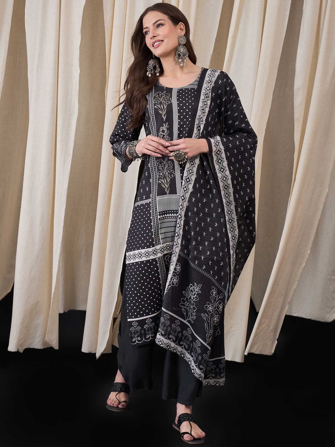 

Anouk Women Floral Embroidered Regular Mirror Work Kurta with Trousers & With Dupatta, Black