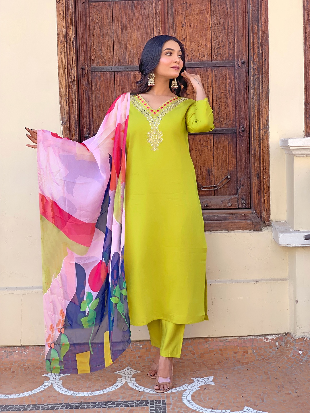 

choiceit Women Floral Embroidered Regular Sequinned Kurta with Pyjamas & With Dupatta, Green