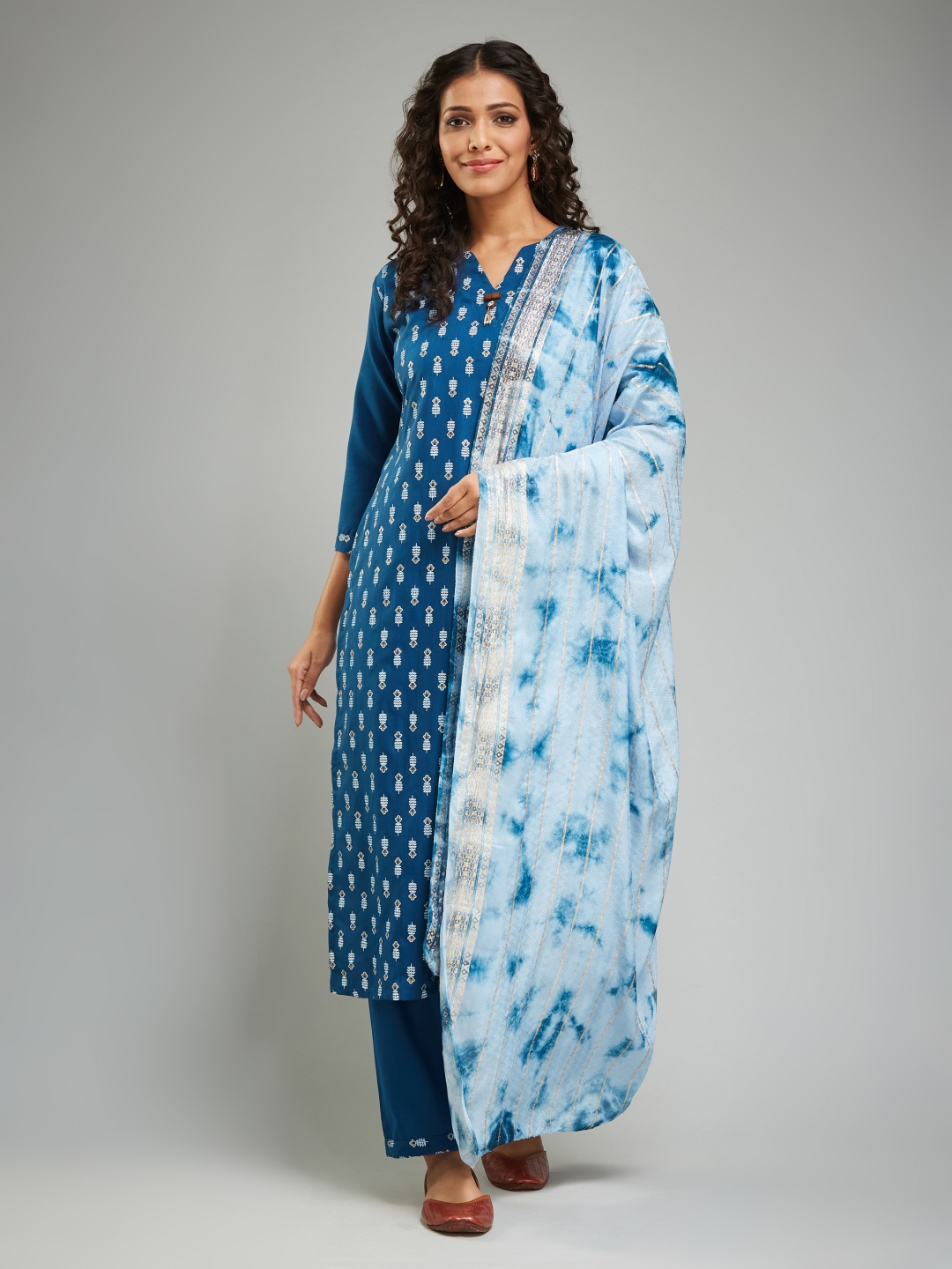 

Murta Trends Women Floral Printed Regular Kurta with Trousers & With Dupatta, Blue