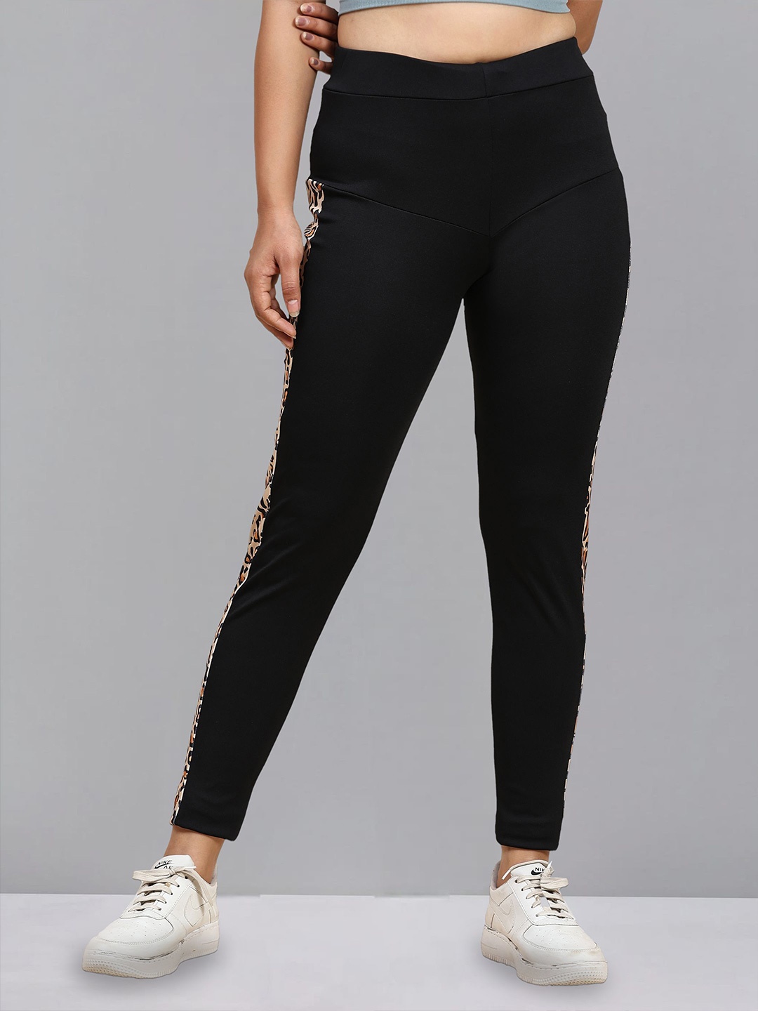 

DTR FASHION Printed Mid-Rise Ankle-Length Gym Tights, Black