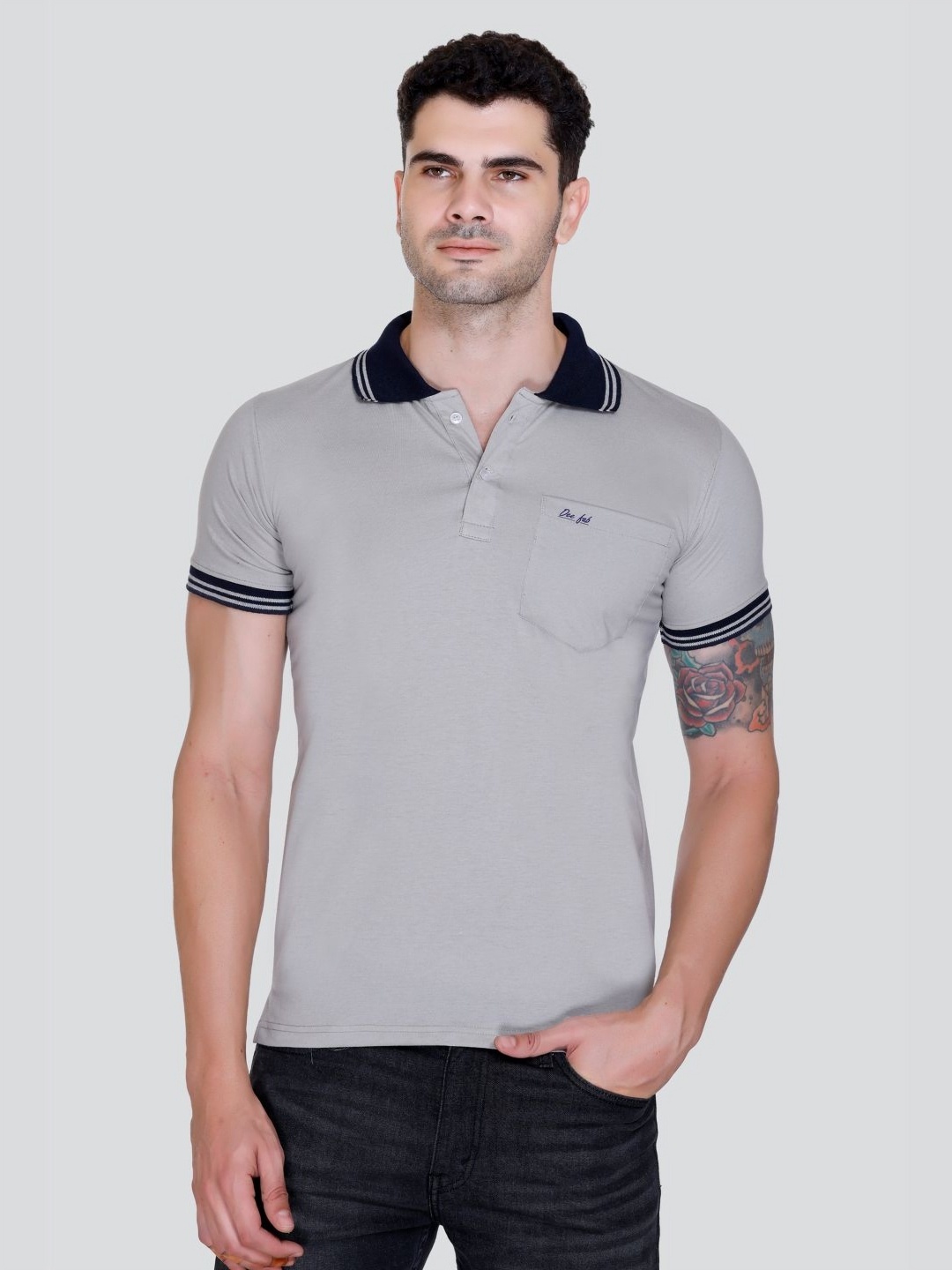 

Deefab Men Pockets T-shirt, Grey