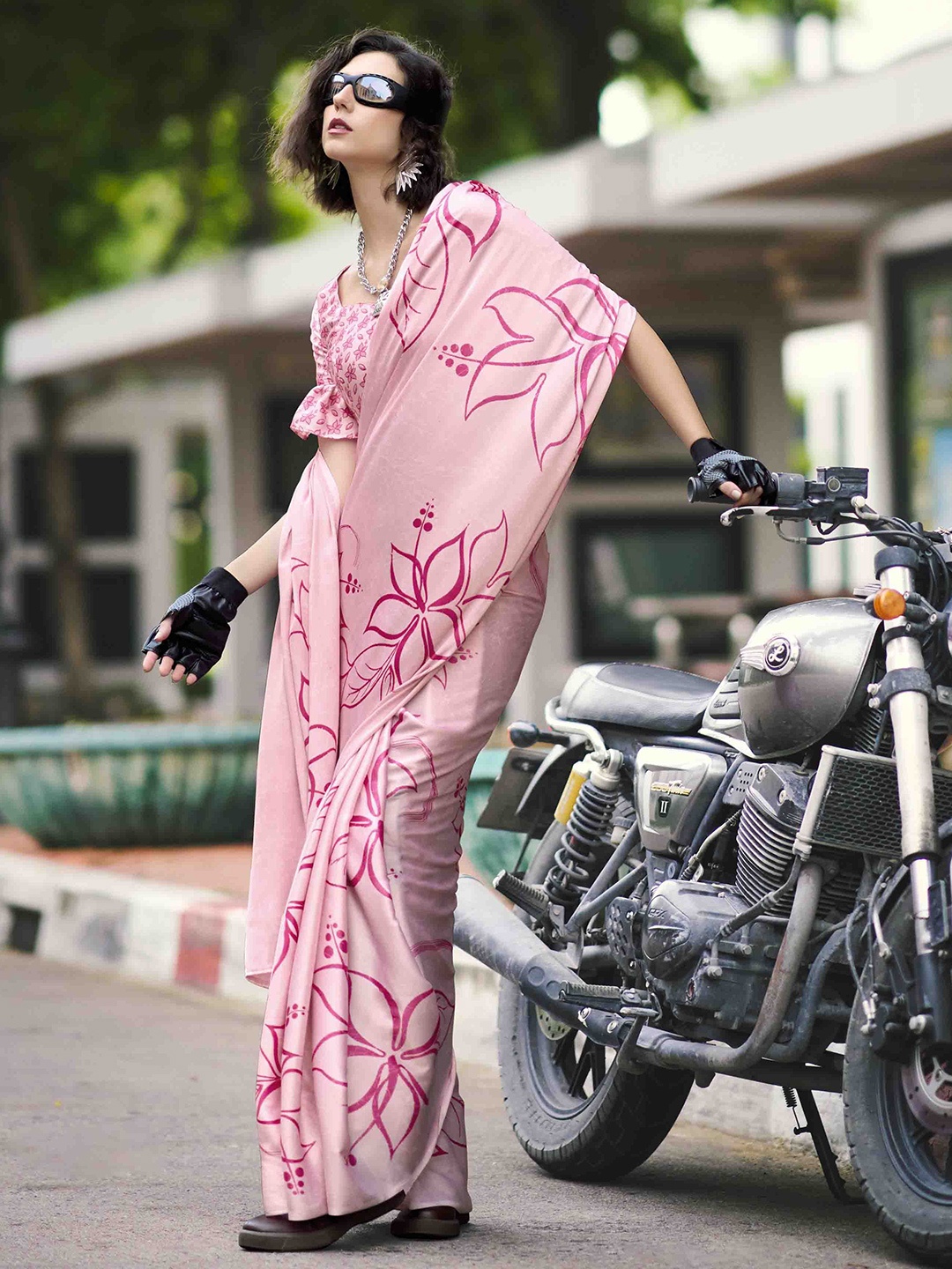 

KIMISHA Floral Satin Saree, Pink