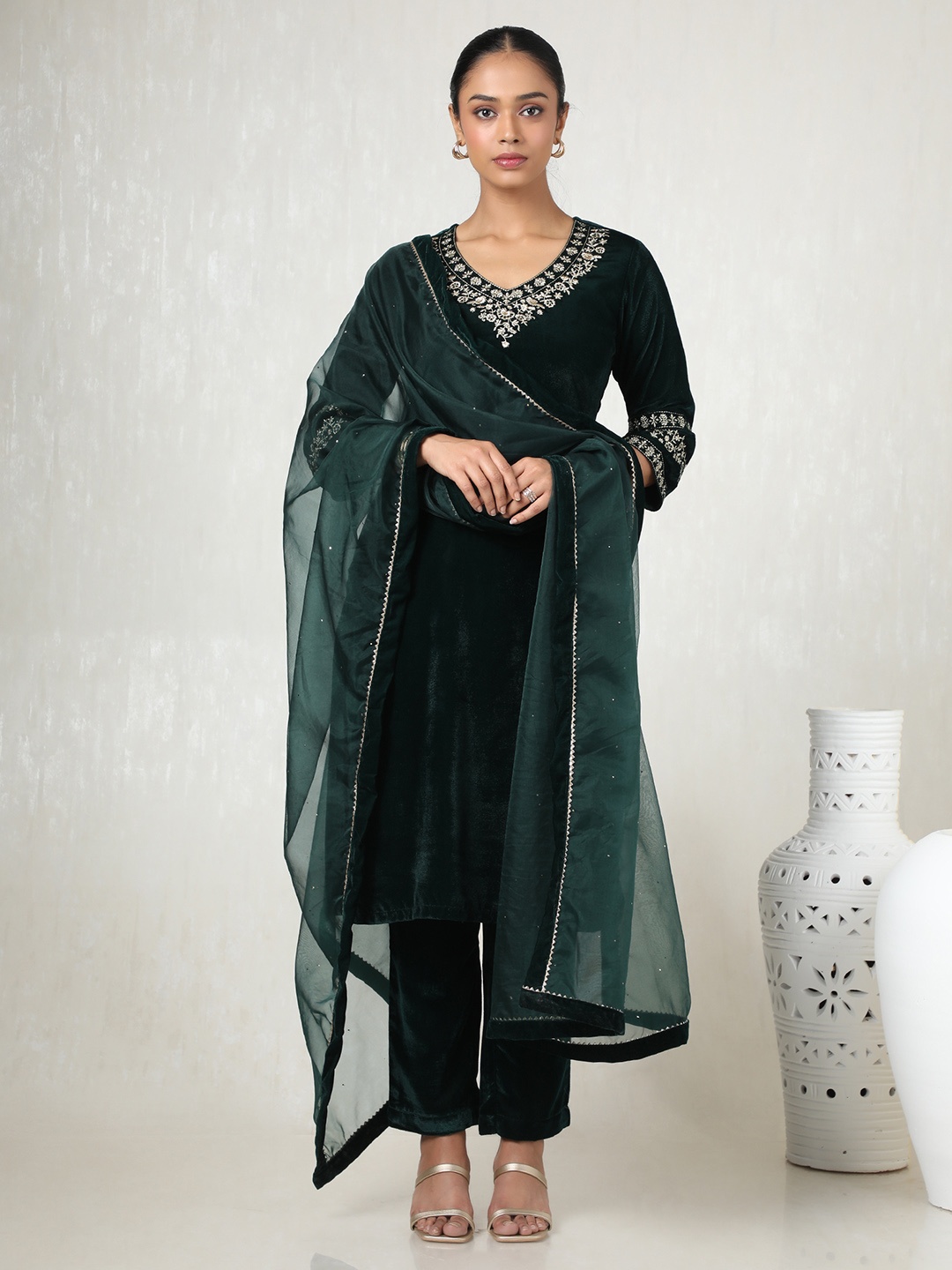 

Soch Women Floral Embroidered Regular Thread Work Velvet Kurta with Trousers & With Dupatta, Green