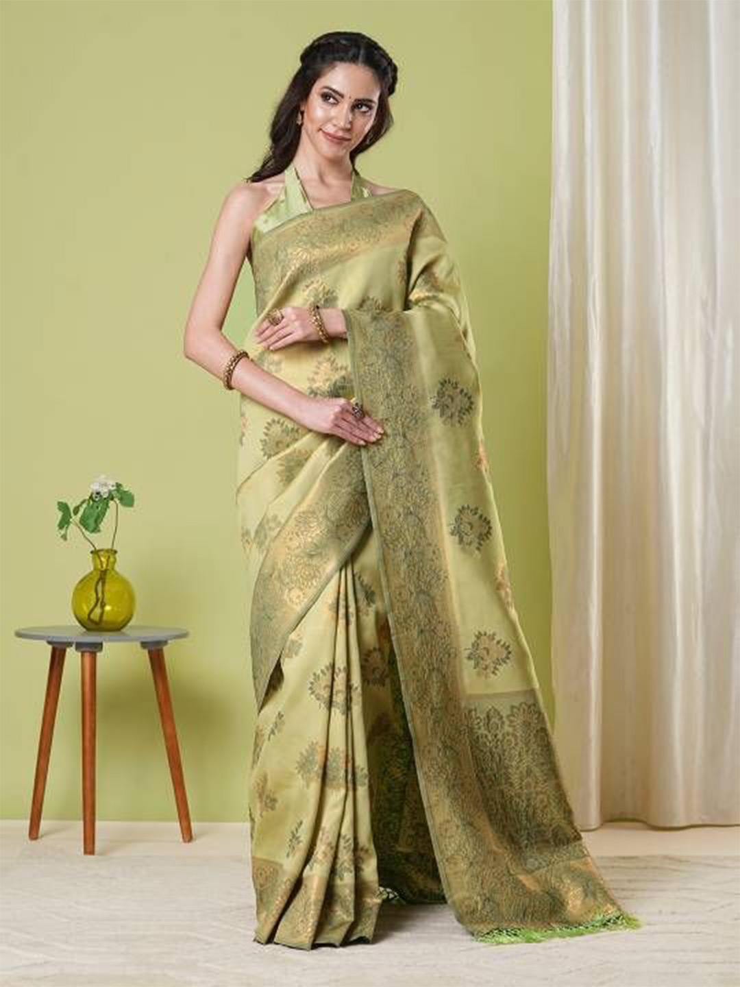 

DIVASTRI Woven Design Zari Silk Blend Banarasi Saree, Green