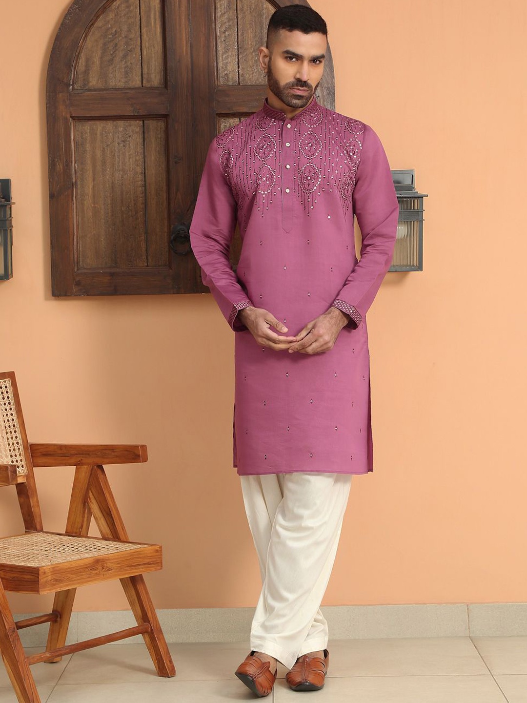 

KRAFT INDIA LUXE Men Ethnic Motifs Embroidered Regular Chikankari Kurta with Salwar, Purple