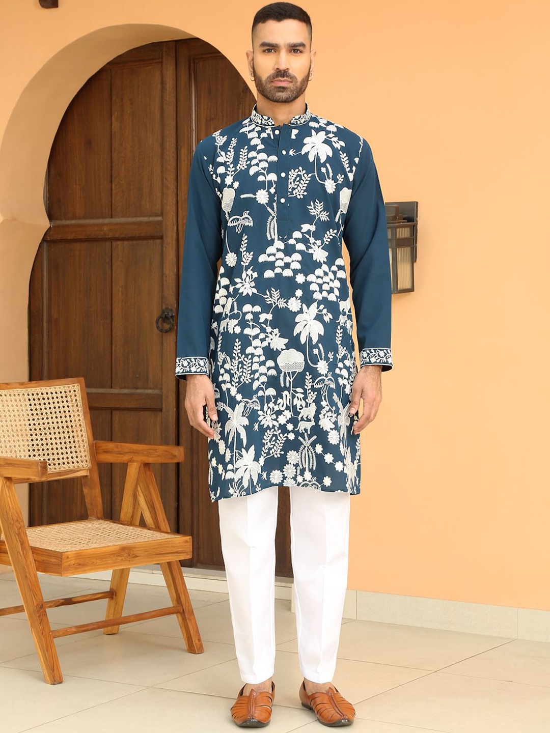 

KRAFT INDIA LUXE Men Ethnic Motifs Embroidered Regular Chikankari Kurta with Trousers, Blue