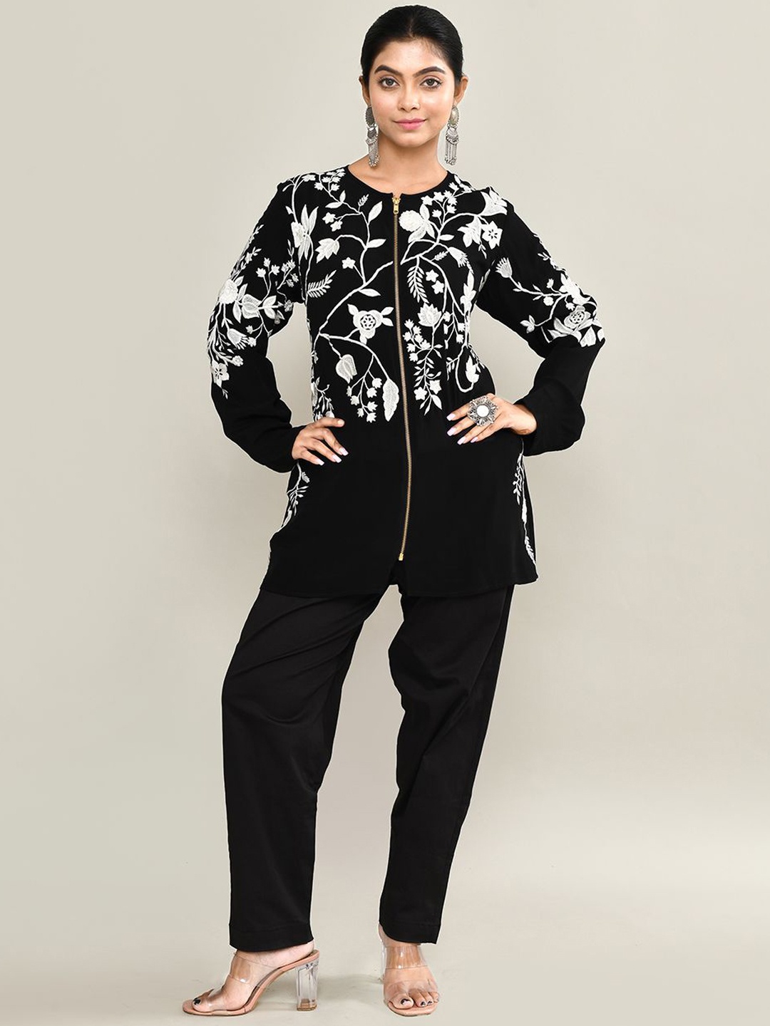 

The Maple Floral Embroidered Round Top With Trousers, Black