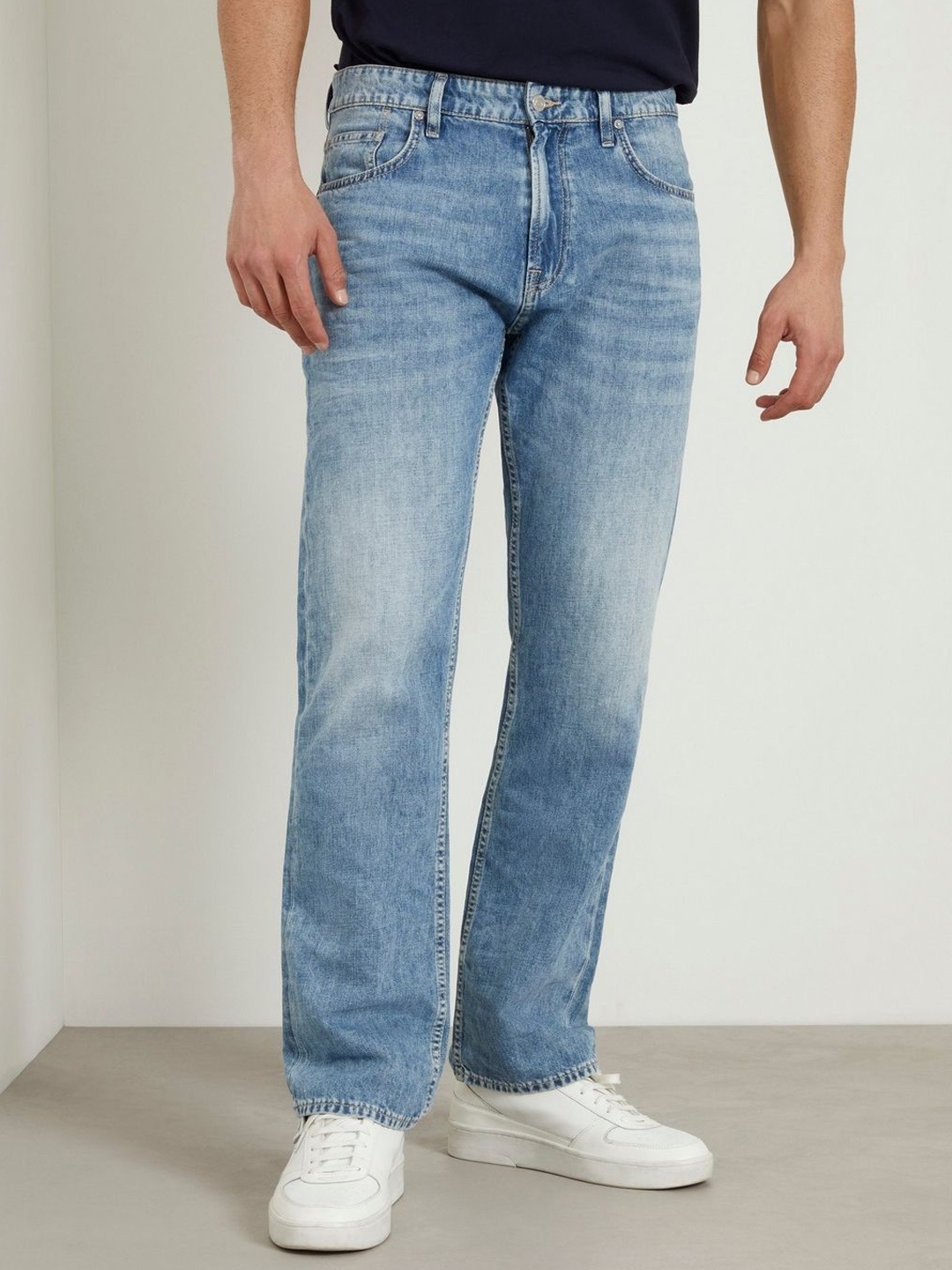 

GUESS Men Light Fade Jeans, Blue