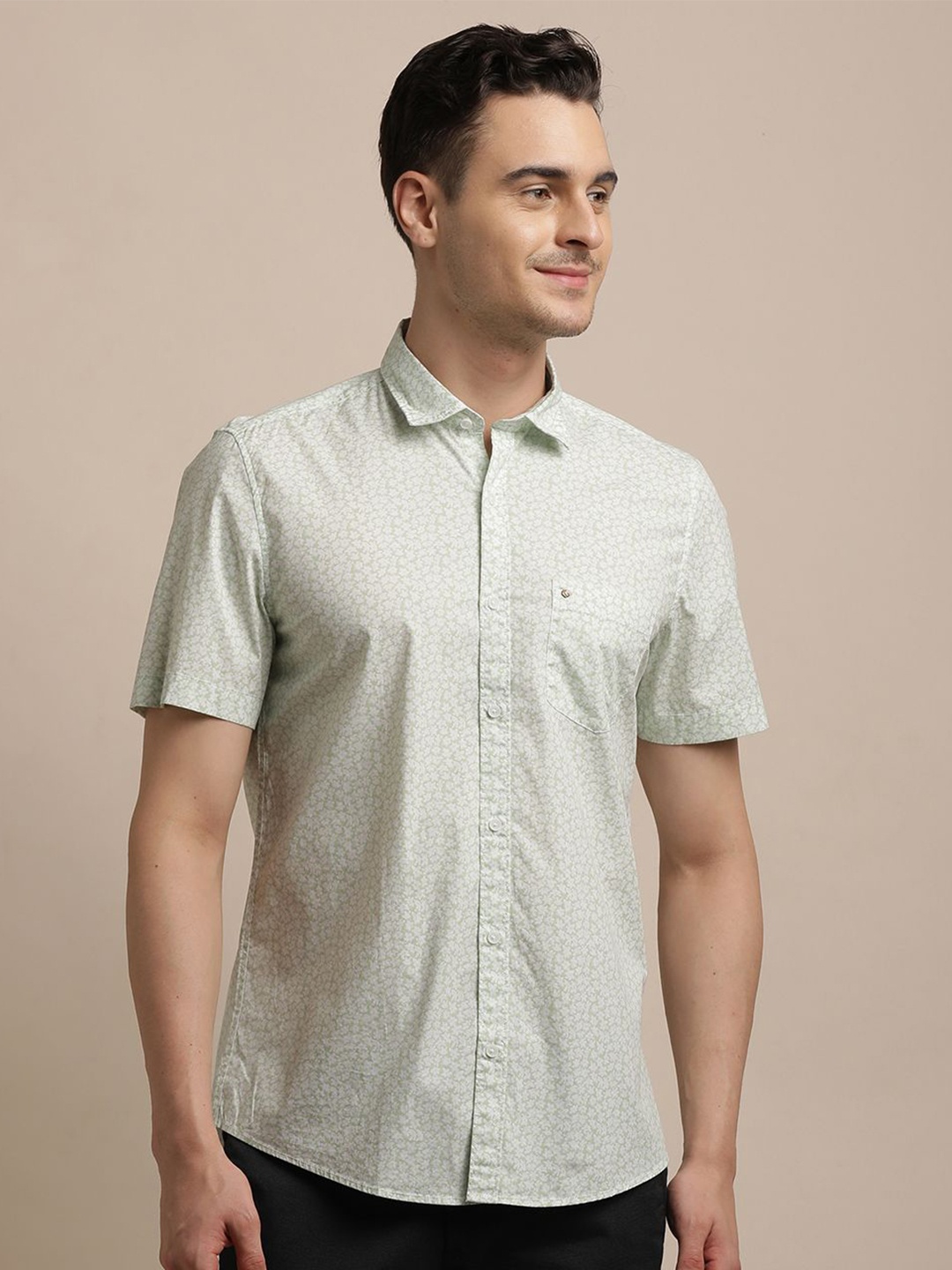 

Turtle Men Relaxed Slim Fit Opaque Printed Casual Shirt, Green