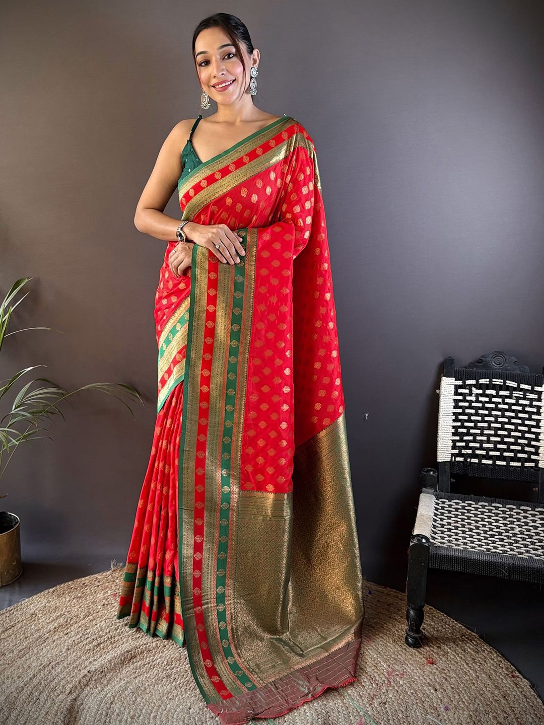 

LeeliPeeri Designer Woven Design Zari Silk Blend Banarasi Saree, Red