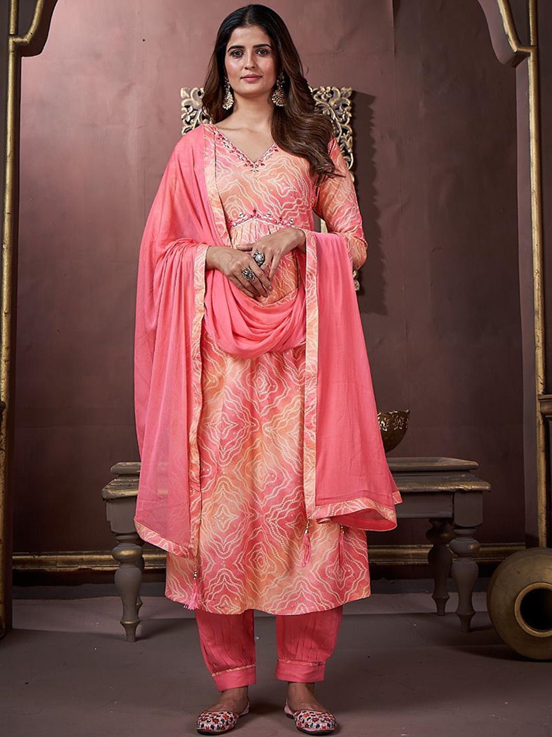 

DIVASTRI Women Floral Printed Regular Beads and Stones Pure Cotton Kurta with Trousers & With Dupatta, Peach