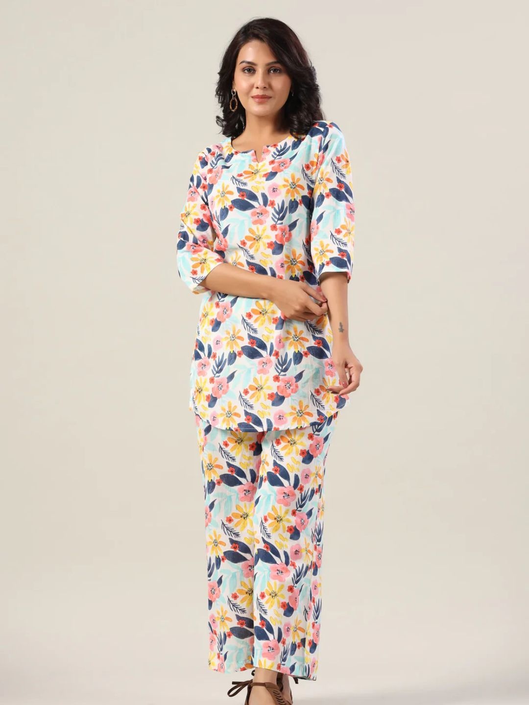 

Nyxtee Women Floral Printed Regular Kurta with Palazzos & With Dupatta, White