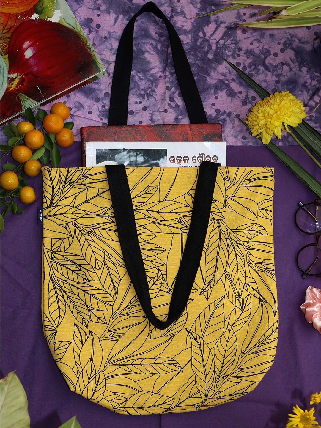 

KLIYARA Printed Structured Handheld Bag, Cream