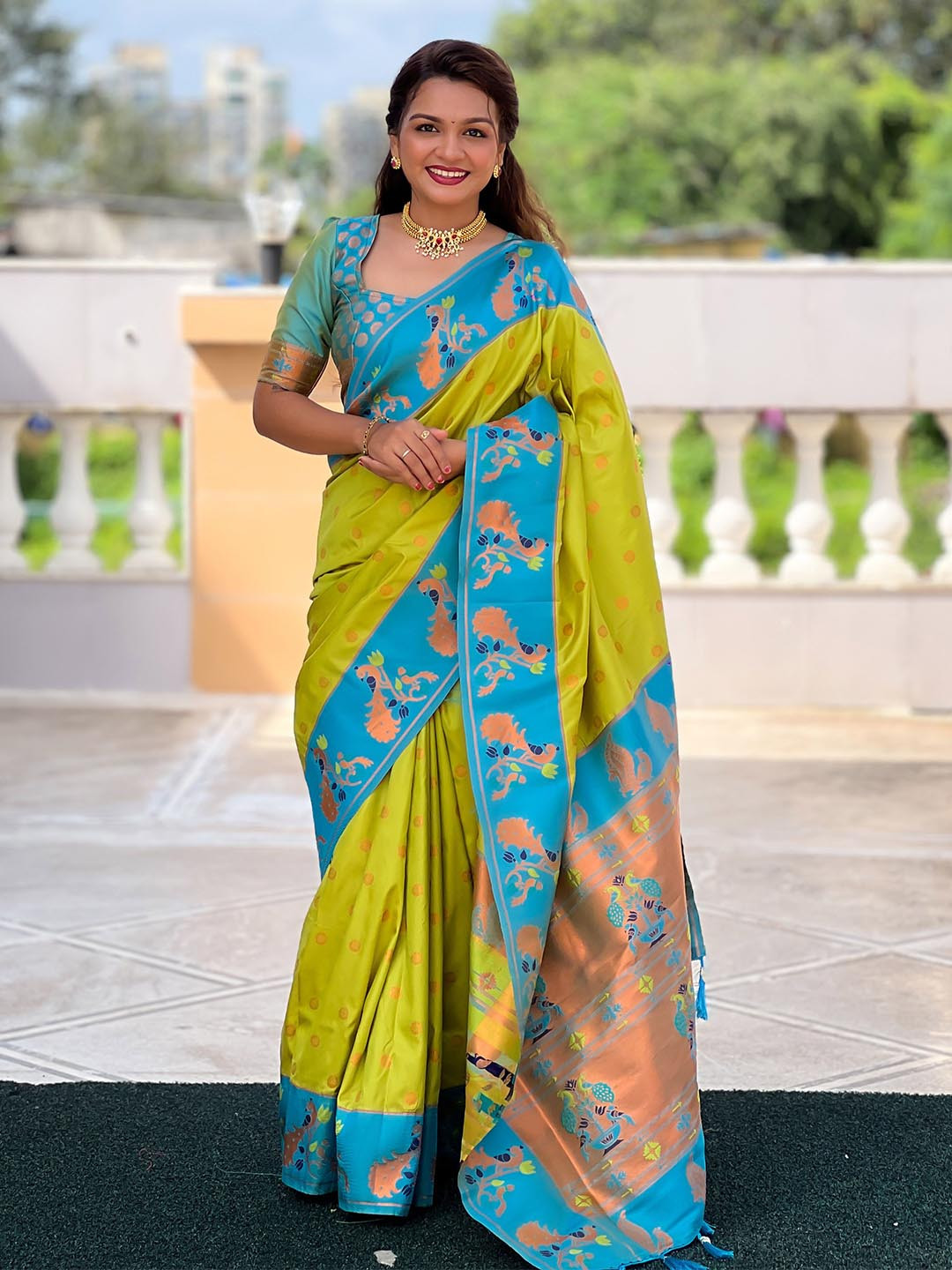 

Divyadham Textiles Woven Design Zari Pure Silk Paithani Saree, Lime green