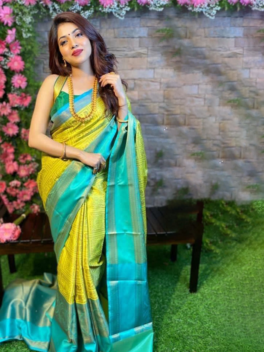 

VILLE FASHION Woven Design Zari Art Silk Kanjeevaram Saree, Yellow