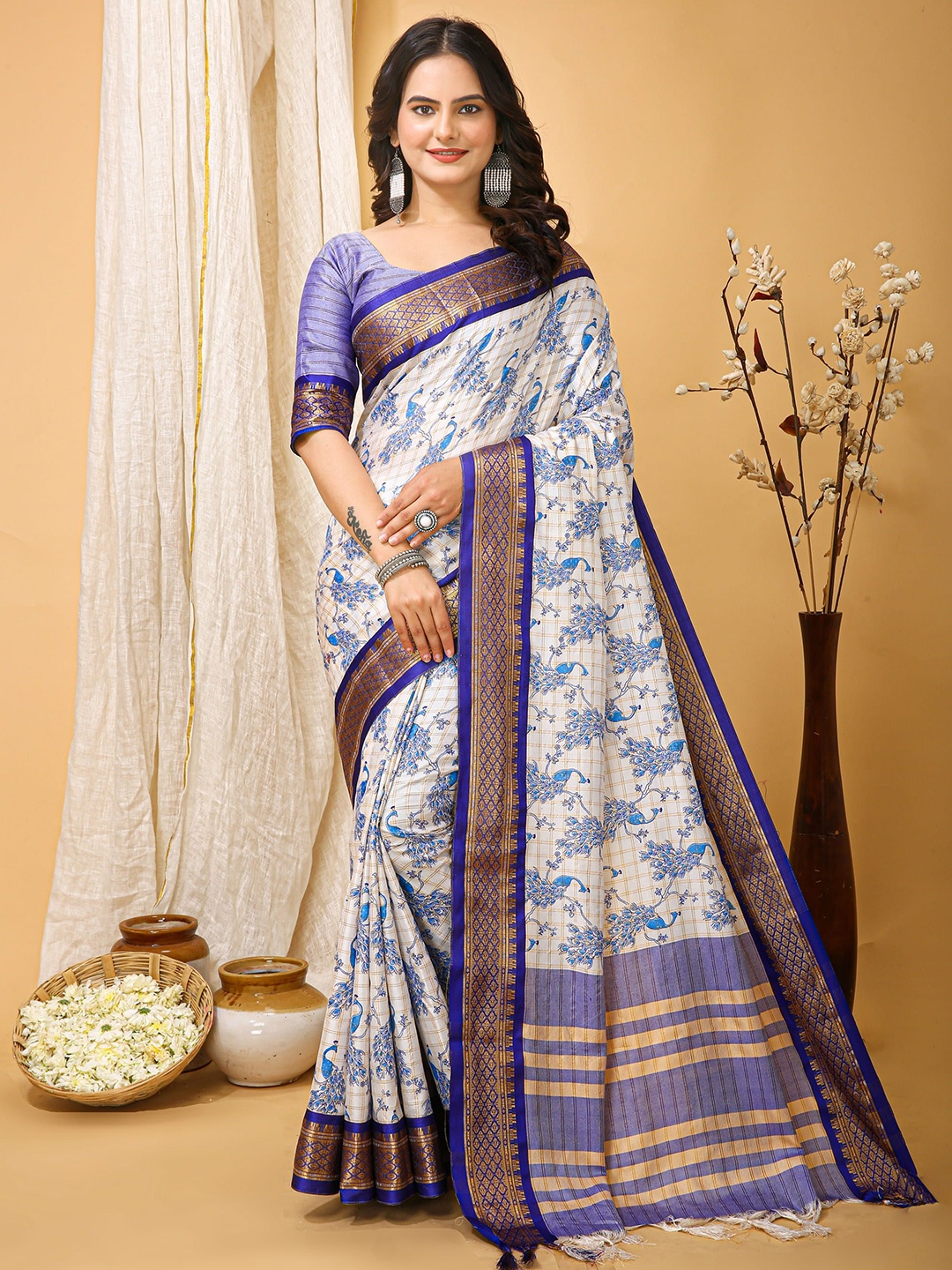 

DIVASTRI Ethnic Motifs Zari Silk Cotton Chanderi Saree, White