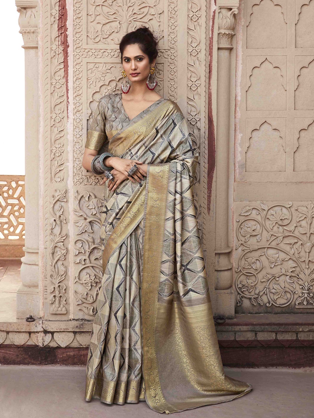 

DIVASTRI Zari Silk Blend Saree, Cream