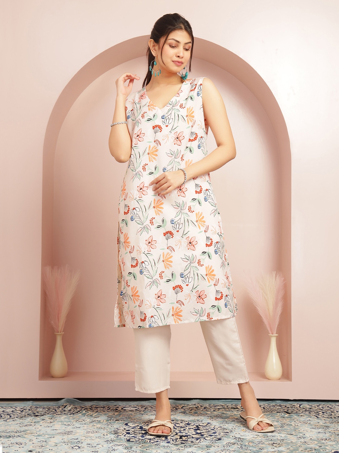 

DIVASTRI Women Floral Printed Regular Kurta with Trousers, Off white