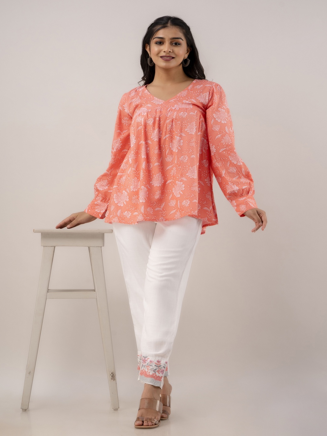 

Shedika Women Floral Printed Empire Kurti with Trousers, Peach