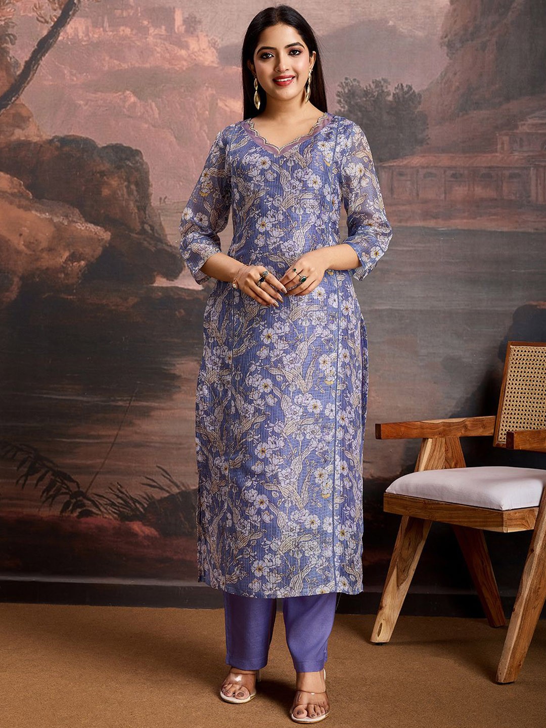 

House of Pataudi Women Floral Printed Sequinned Kurta & Trousers, Purple