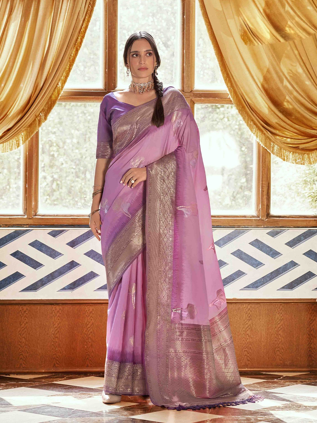 

DIVASTRI Woven Design Zari Linen Blend Saree, Pink