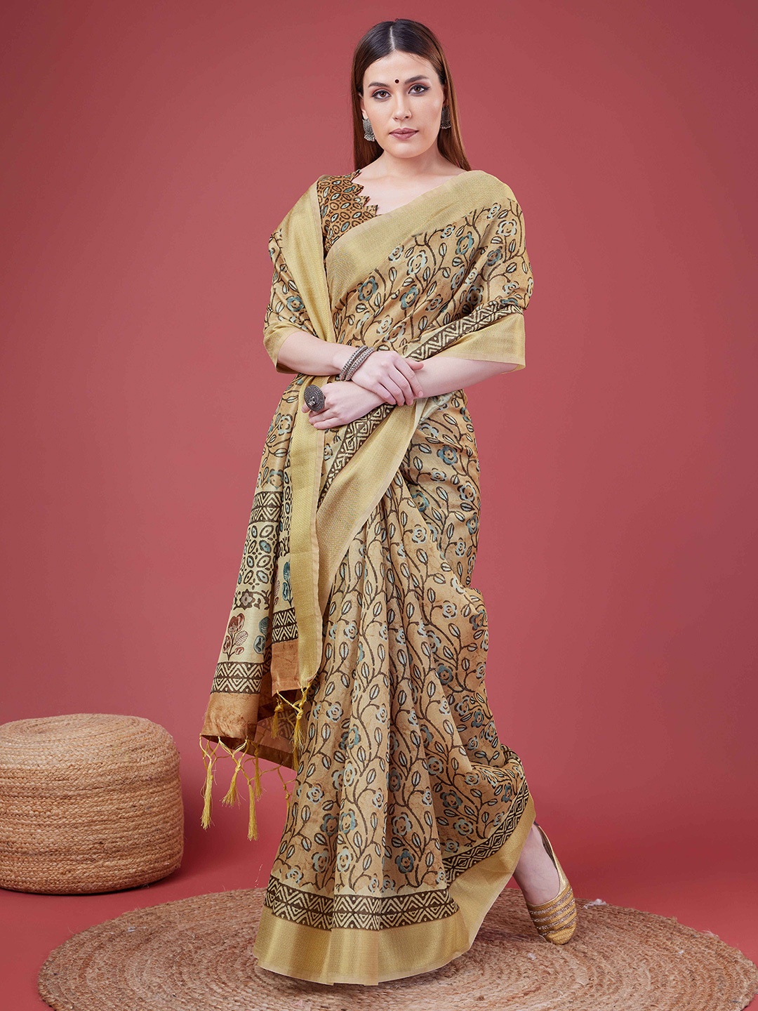 

DIVASTRI Floral Zari Silk Blend Saree, Beige